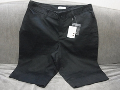 大きなサイズのショートパンツ