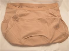 トラタニショーツ