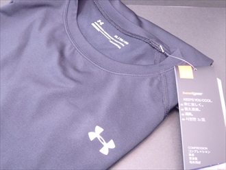 UNDER ARMOUR の長袖コンプレッションインナー