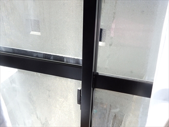 南側の窓の結露はペラペラのカーテンの方が少ない。