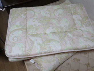 詰め物　ウール　50%　ポリエステル　50%の敷布団