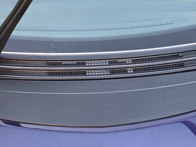 三菱 アイ ボンネットの樹脂部分(ボンネットガーニッシュ)