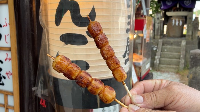 二四三屋(ふじみや)鍛治屋橋店のみたらし団子