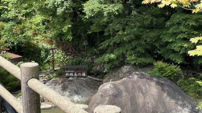 【奥飛騨温泉郷】新穂高の湯に行ってきた!大自然の開放感と、まさかのアブ&電波なしのワイルド体験レポ